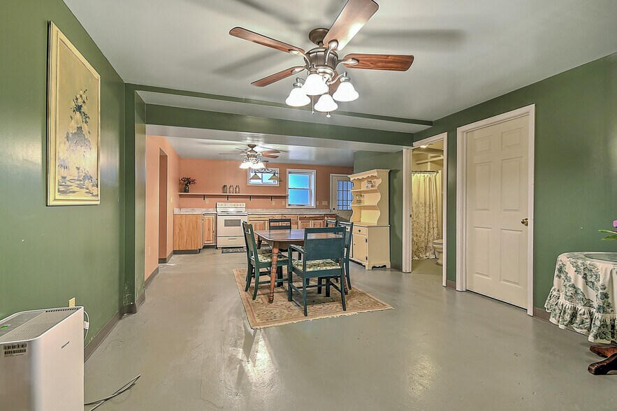 More Photos Of 19407 Bethel Rd, Abingdon Flex For Sale