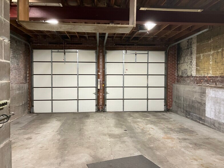 More Photos Of 211 W 1st St, Dixon General Retail For Sale