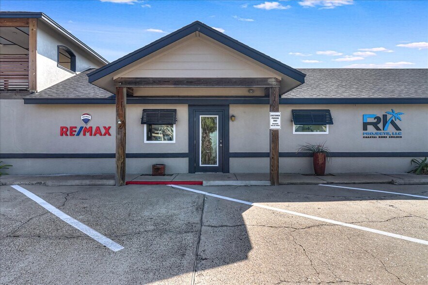 More Photos Of 121 Cut Off Rd, Port Aransas Office For Sale