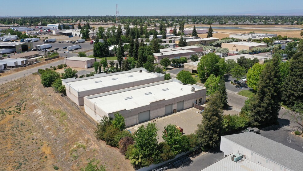 Primary Photo Of 4741 W Jennifer Ave, Fresno Warehouse For Lease
