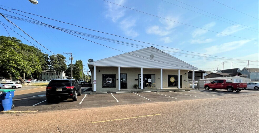 More Photos Of 176-180 E Center St, Hernando Storefront Retail Office For Lease
