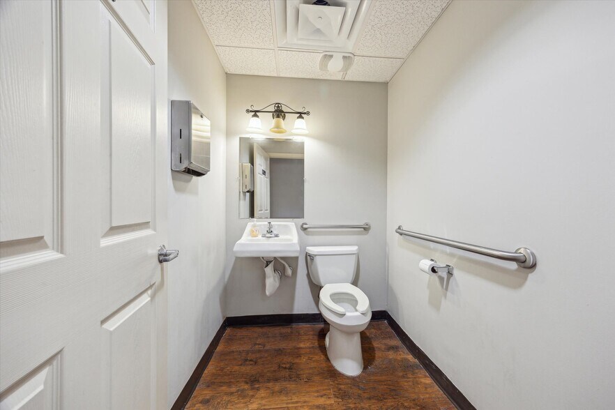 More Photos Of 1501 N Amburn Rd, Texas City Medical For Sale