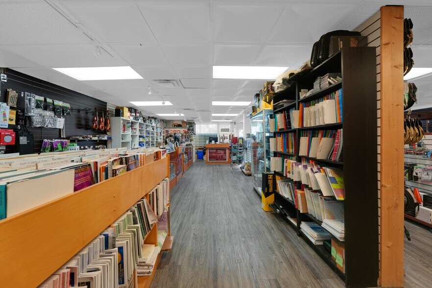 More Photos Of 1333-1335 Johnston Rd, White Rock Storefront For Sale