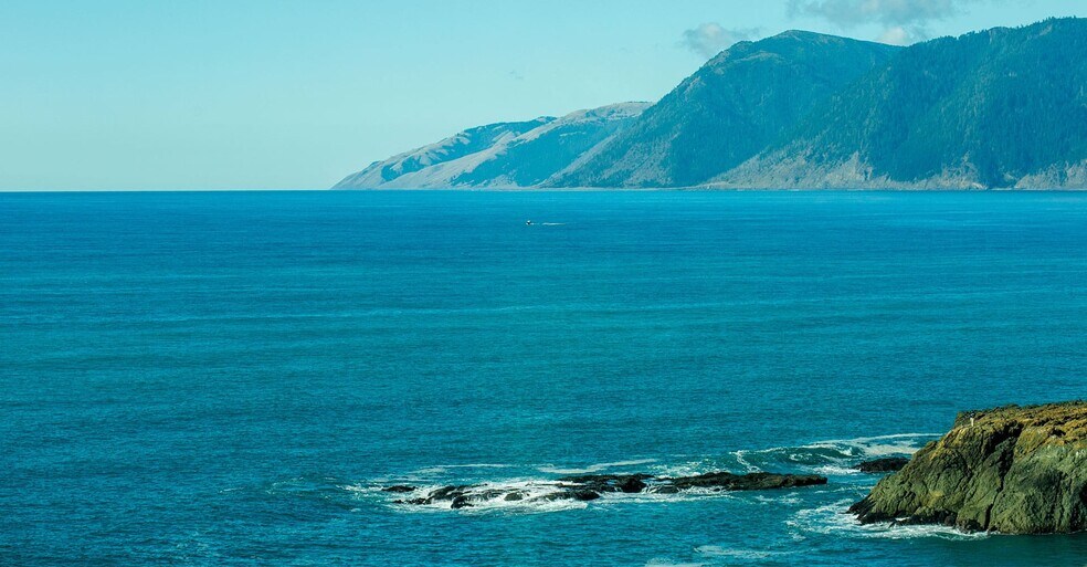 More Photos Of 205 Wave Dr, Shelter Cove Hotel For Sale