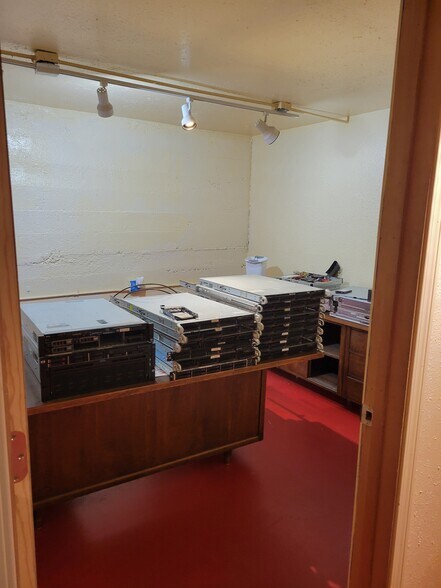 More Photos Of 909 6th St, Clarkston Storefront Retail Office For Lease