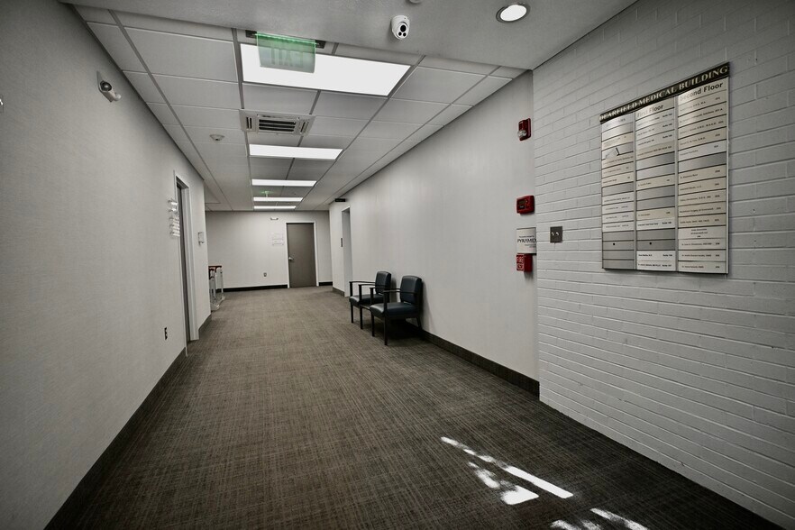 More Photos Of 4 Dearfield Dr, Greenwich Medical For Lease