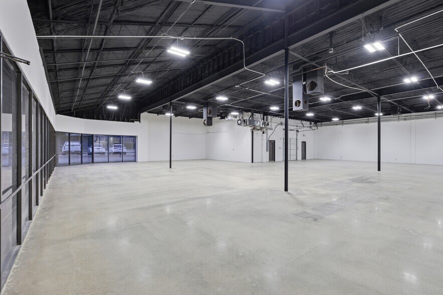 More Photos Of 3420 Sojourn Dr, Carrollton Warehouse For Lease