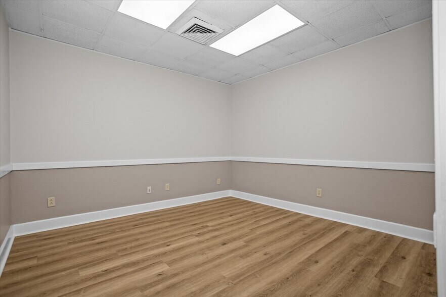 More Photos Of 3213 S Medford Dr, Lufkin Medical For Lease