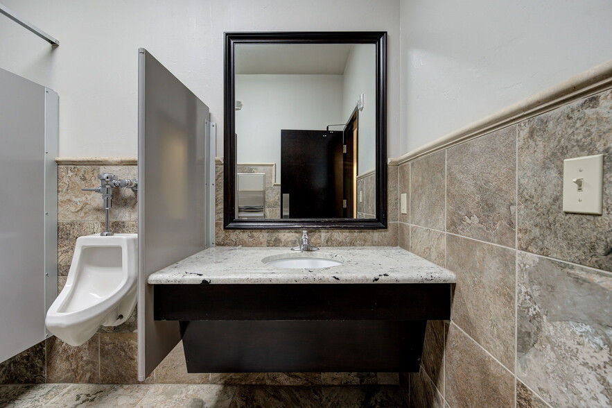 More Photos Of 4509-4513 Memorial Cir, Oklahoma City Office For Sale