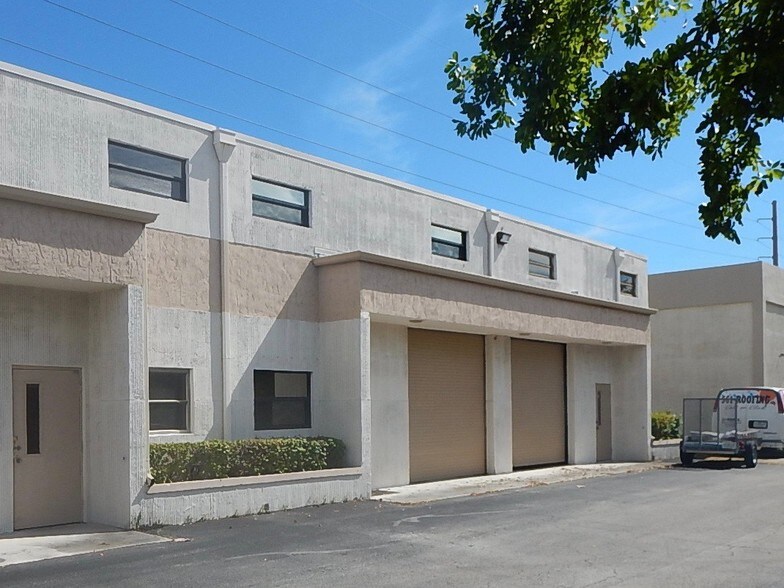 More Photos Of 4199 N Dixie Hwy, Boca Raton Warehouse For Lease