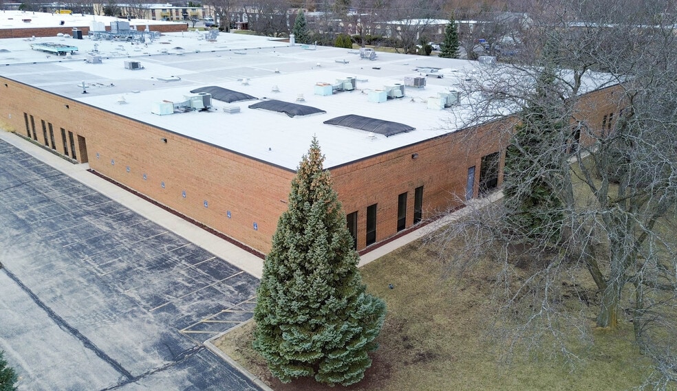 More Photos Of 909 E Orchard St, Mundelein Research And Development For Lease