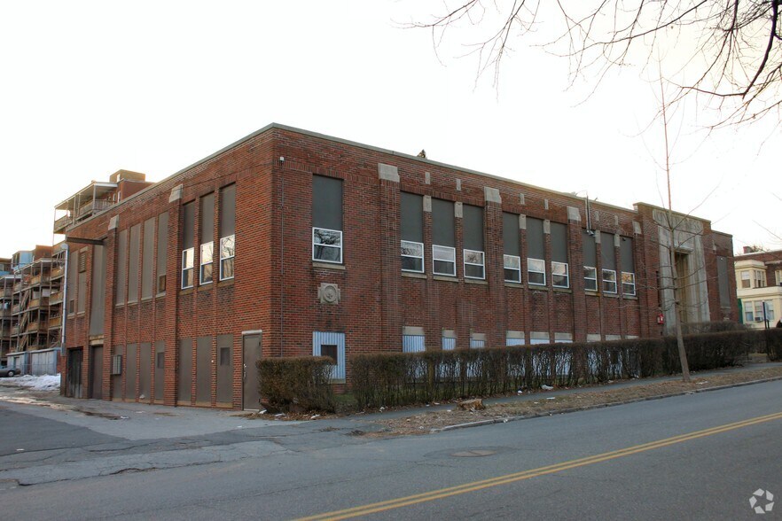 More Photos Of 242 Suffolk St, Holyoke Light Manufacturing For Sale