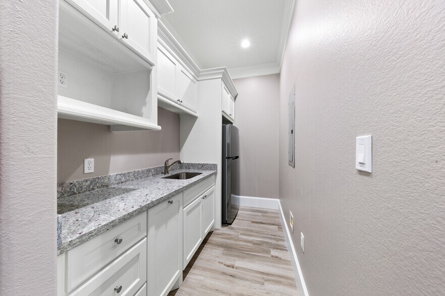 More Photos Of 12422 Spring Cypress Rd, Tomball Medical For Lease