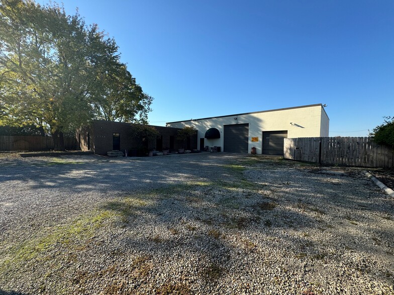 Primary Photo Of 2757 Johnstown Rd, Columbus Warehouse For Lease