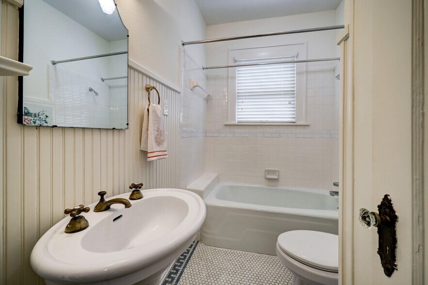 More Photos Of 414 Branard St, Houston Medical For Sale