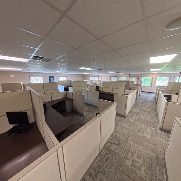 More Photos Of 200 Pine Brook Pl, Orwigsburg Office For Sale