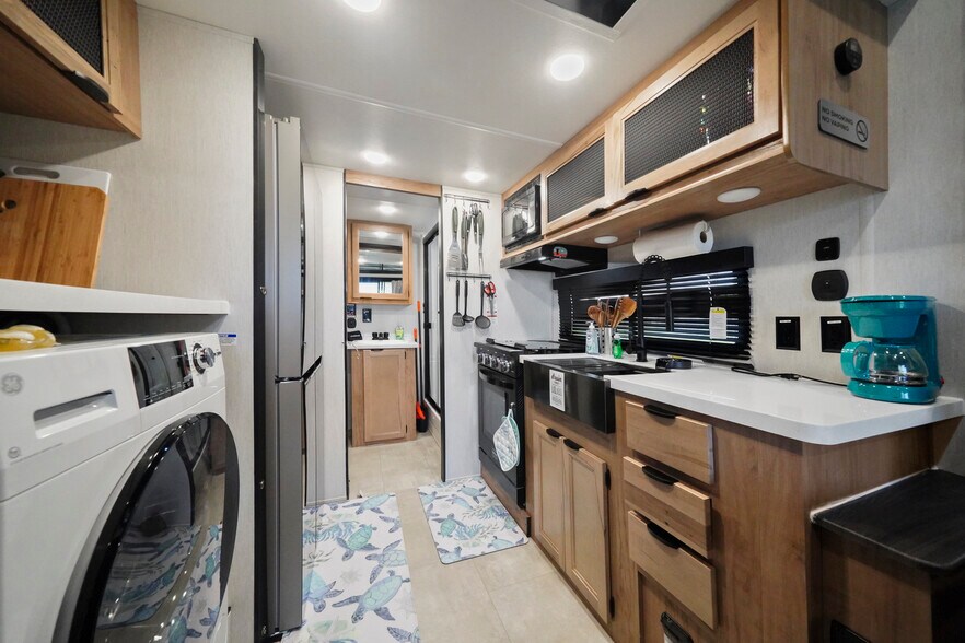 More Photos Of 1845 Oleander, Crystal Beach Trailer Camper Park For Sale