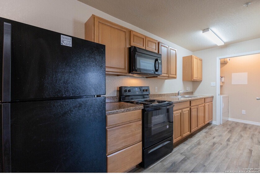 More Photos Of 8111 Landing, San Antonio Apartments For Sale