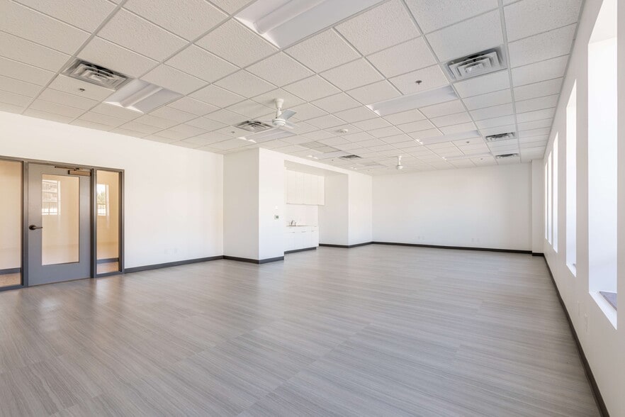 More Photos Of 1100-1120 Classen Dr, Oklahoma City Unknown For Lease