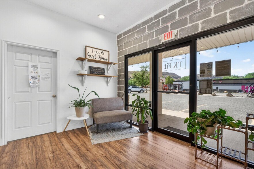 More Photos Of 75 N 200 W, Hurricane Freestanding For Sale