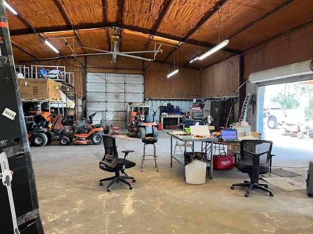 More Photos Of 707 E Milam St, Wharton Showroom For Sale