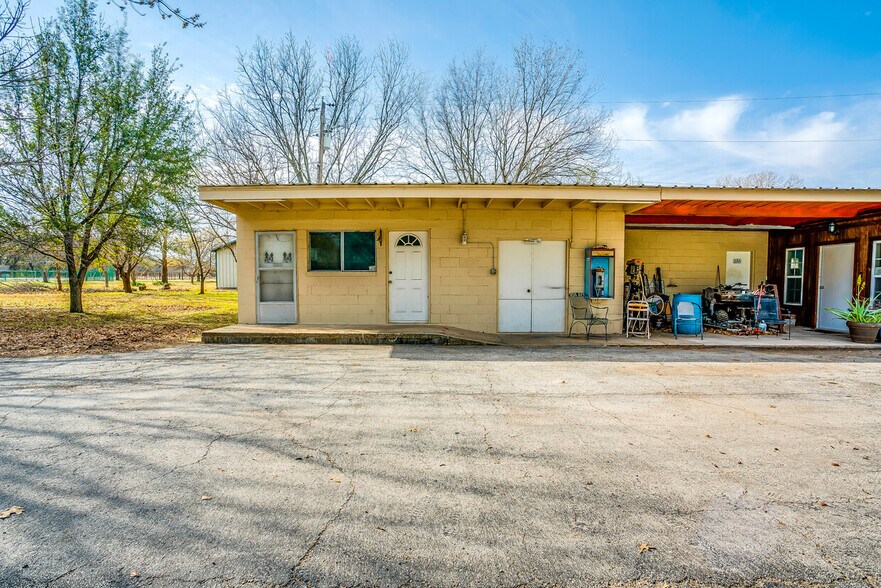 More Photos Of 14330 S Highway 281, Santo Trailer Camper Park For Sale
