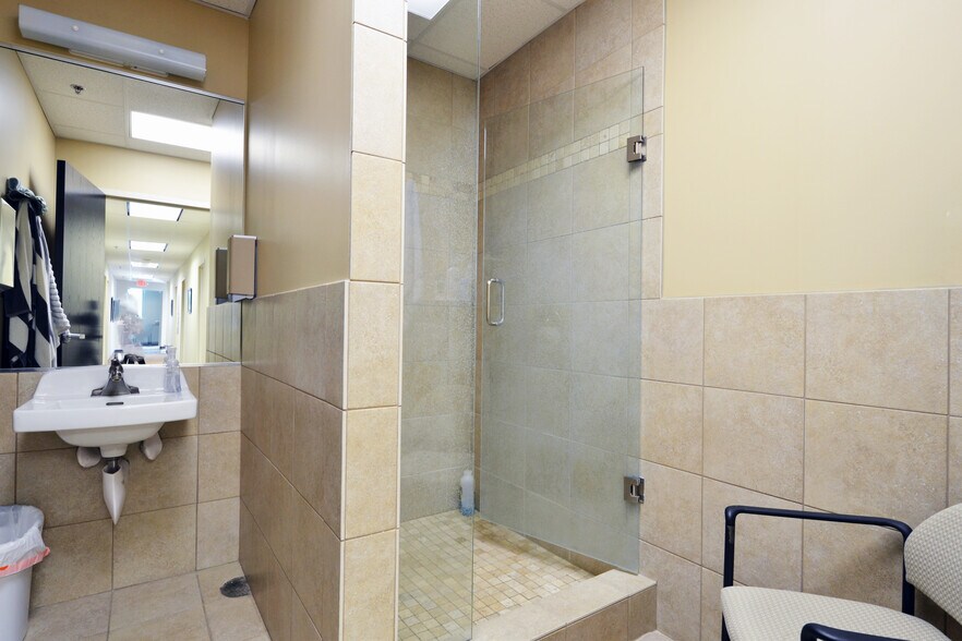 More Photos Of 7900 Excelsior Blvd, Hopkins Warehouse For Lease