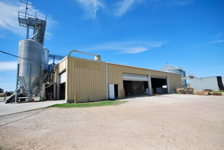 More Photos Of 5040 FM 1295, Moulton Specialty For Sale