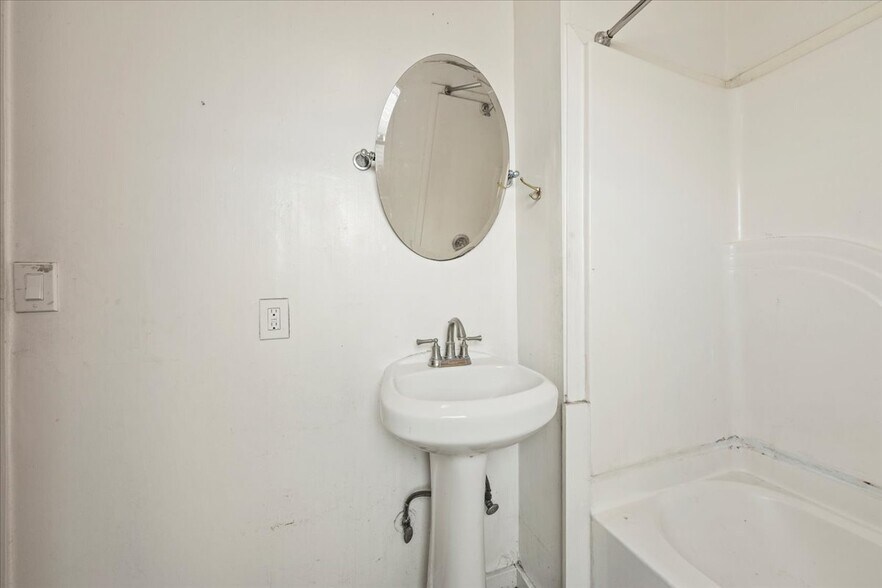 More Photos Of 2857 Ford St, Oakland Multifamily For Sale