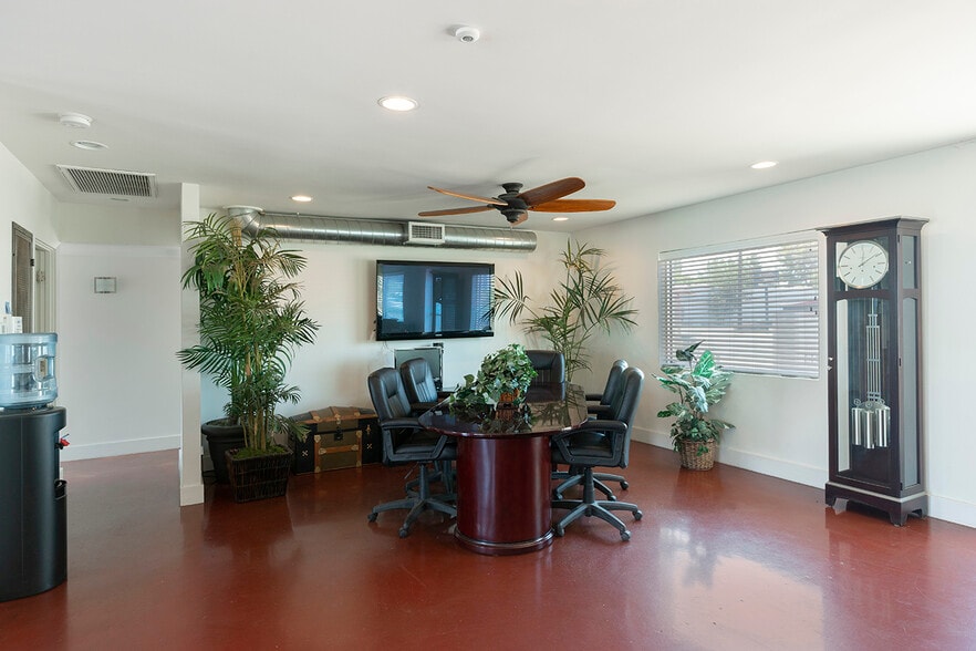 More Photos Of 2540 E Indian School Rd, Phoenix Loft Creative Space For Lease