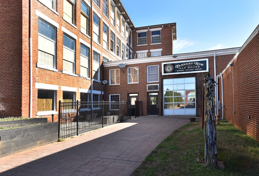 More Photos Of 554 W Main St, Buford Office For Lease