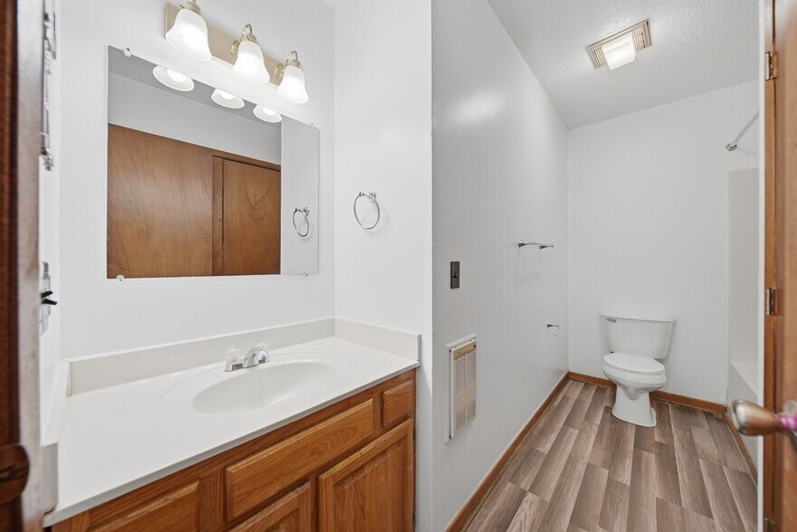More Photos Of 80 Lindsey Ln, Burnsville Apartments For Sale