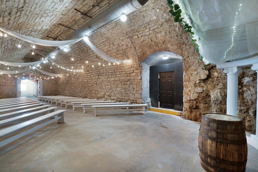 More Photos Of 108 Busch Ave, Washington Freestanding For Sale