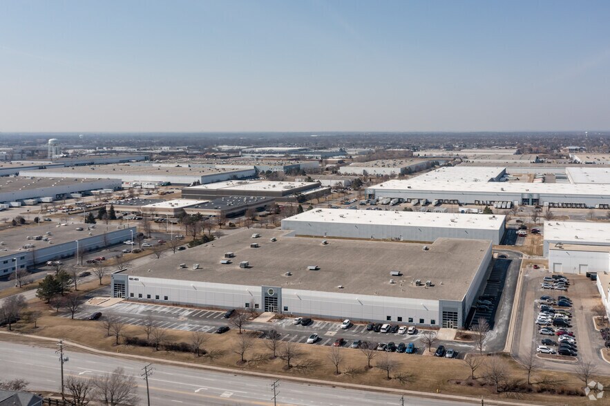 More Photos Of 485-493 Mission St, Carol Stream Warehouse For Lease