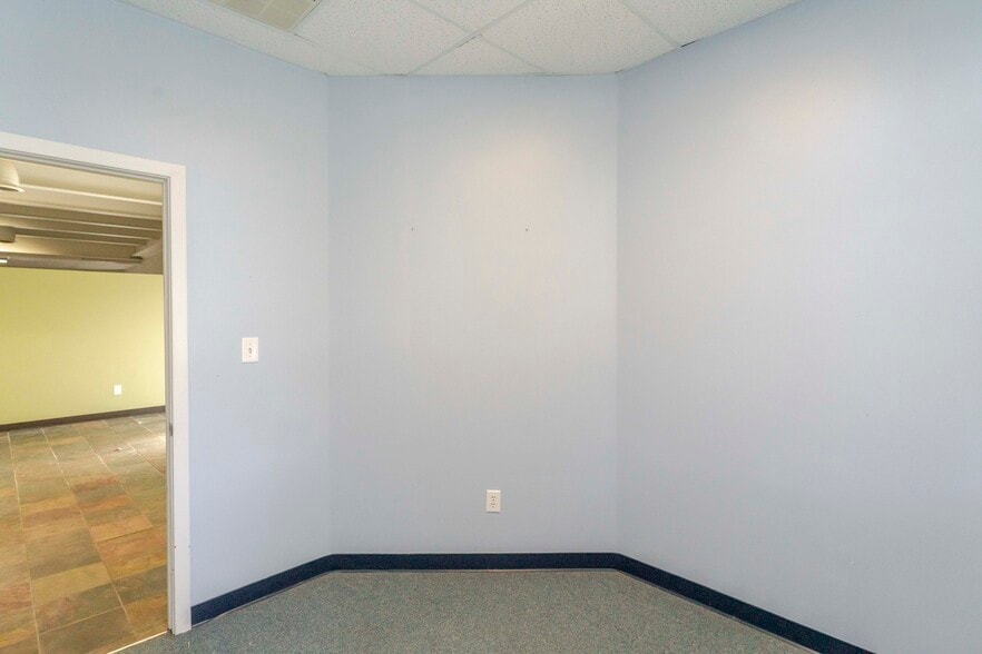 More Photos Of 1410 Incarnation Dr, Charlottesville Medical For Sale