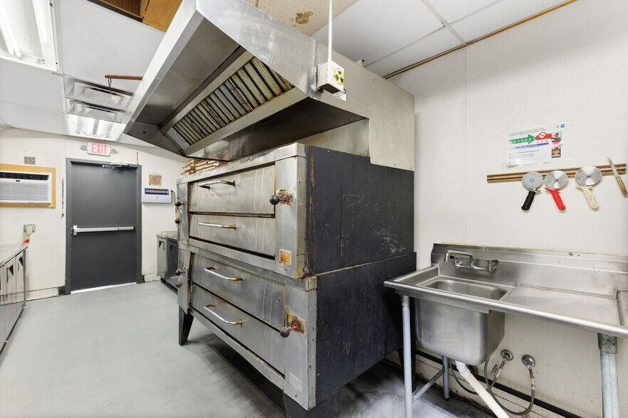 More Photos Of 2150 N State St, Iola Restaurant For Lease