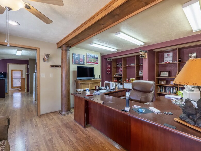 More Photos Of 1201 S Park Ave, Herrin Office For Sale