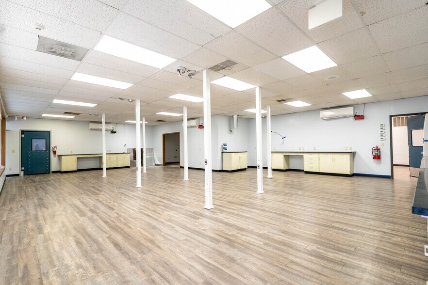 More Photos Of 11813 W 77th St, Lenexa Office For Sale