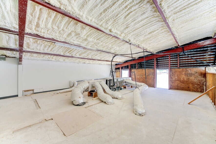 More Photos Of 10215 Papalote St, Houston Showroom For Sale