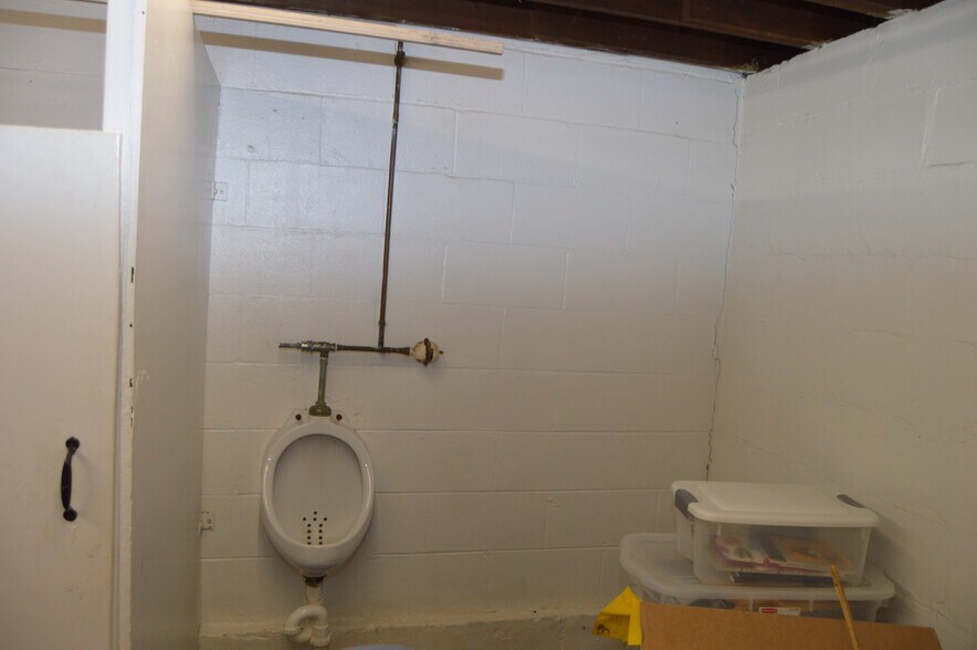 More Photos Of 1819 Main st, Lynchburg Flex For Sale