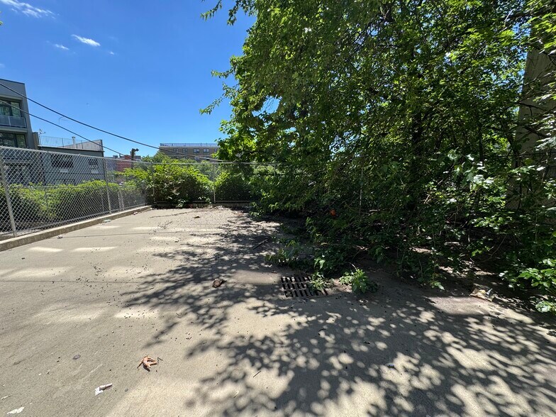 More Photos Of 1598 Eastern Pky, Brooklyn Apartments For Lease