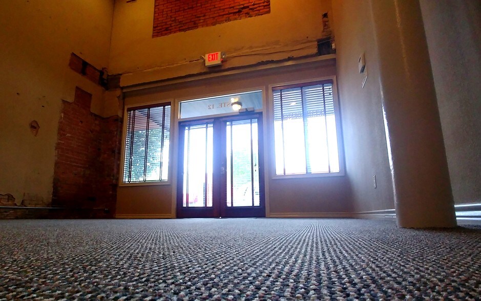 More Photos Of 208 N Bryan Ave, Bryan Office Residential For Lease