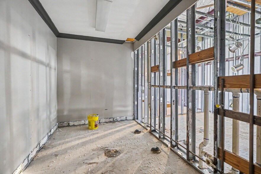 More Photos Of 470 This Way St, Lake Jackson General Retail For Lease