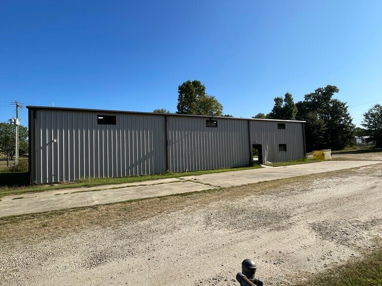 More Photos Of 813 Joe Black Rd, Williamston Warehouse For Lease