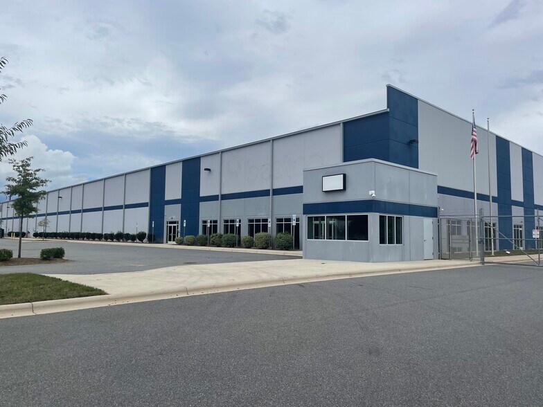 Primary Photo Of 208 Manufacturers Blvd, Mooresville Warehouse For Lease