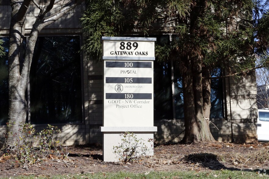 More Photos Of 889 Franklin Rd, Marietta Light Distribution For Lease