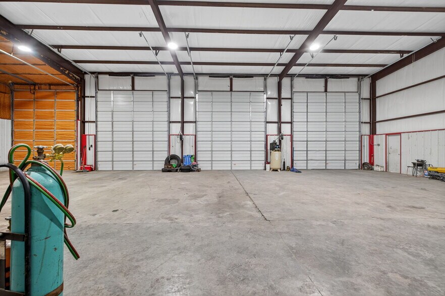 More Photos Of 11010 W Joan Dr, Odessa Warehouse For Sale