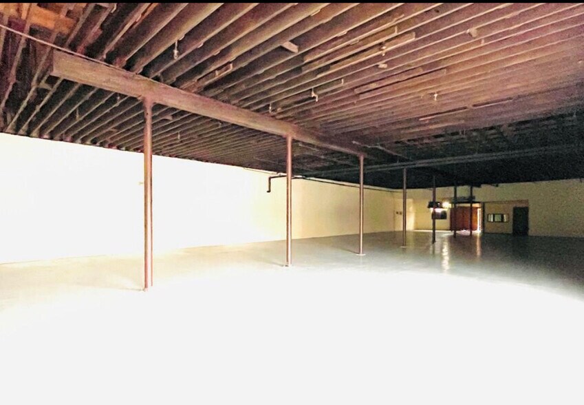More Photos Of 1263 E Adams St, Brownsville Restaurant For Sale