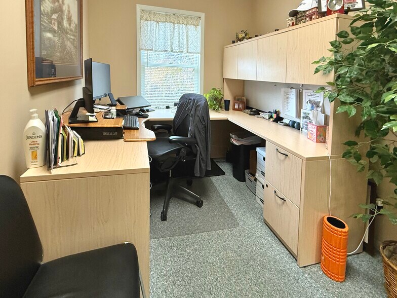 More Photos Of 7181 Chagrin Rd, Chagrin Falls Medical For Lease