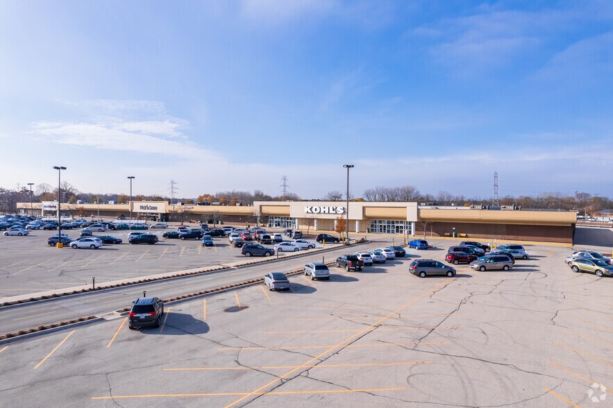 More Photos Of 2525-2677 S 108th St, West Allis General Retail For Lease